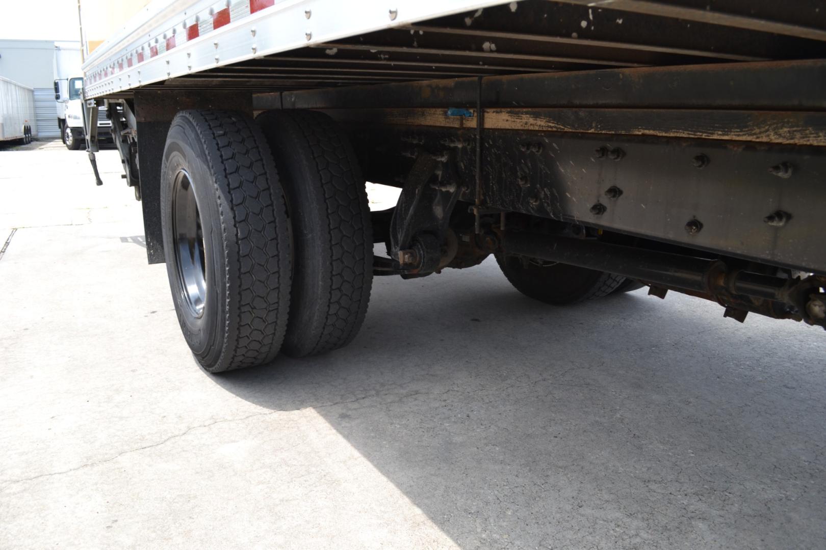 2018 YELLOW /BLACK FREIGHTLINER M2-106 with an CUMMINS B6.7L 220HP engine, ALLISON 2200RDS AUTOMATIC transmission, located at 9172 North Fwy, Houston, TX, 77037, (713) 910-6868, 29.887470, -95.411903 - Photo#7